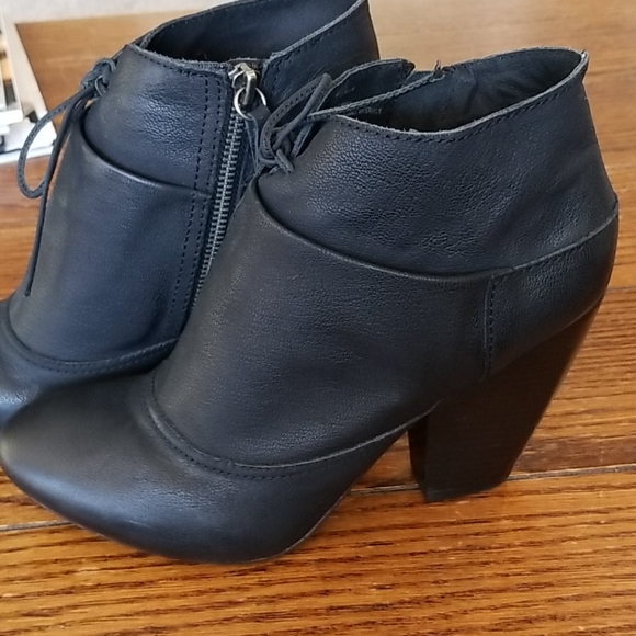 Boots - Picture 2 of 5